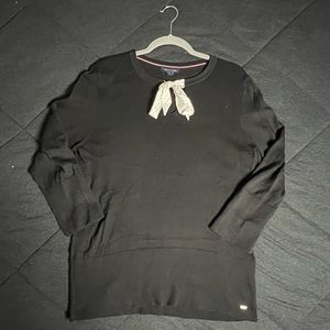 Black Tommy Hilfiger Sweater Size Medium.
